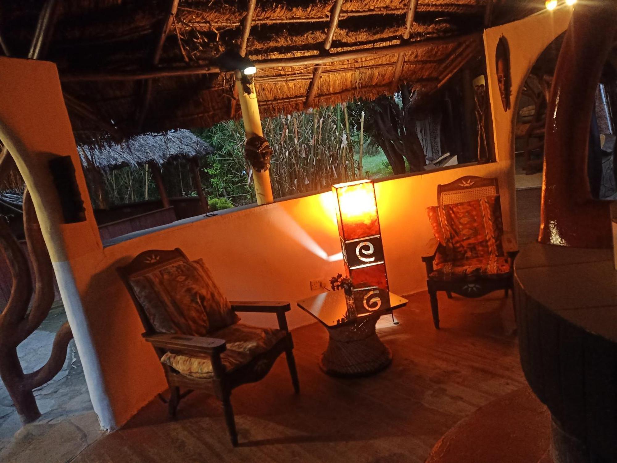 The Great Circle Lodge Наньюки Экстерьер фото